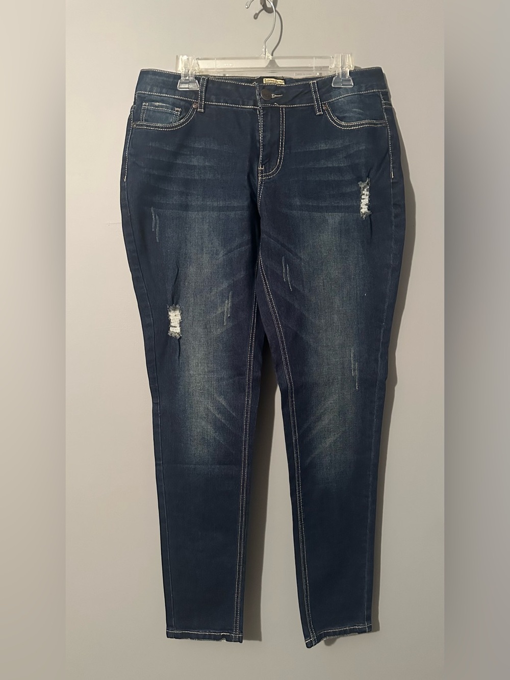 NWOT Suzanne Betro Distressed Women’s Size 12 Jeans in Dark Blue